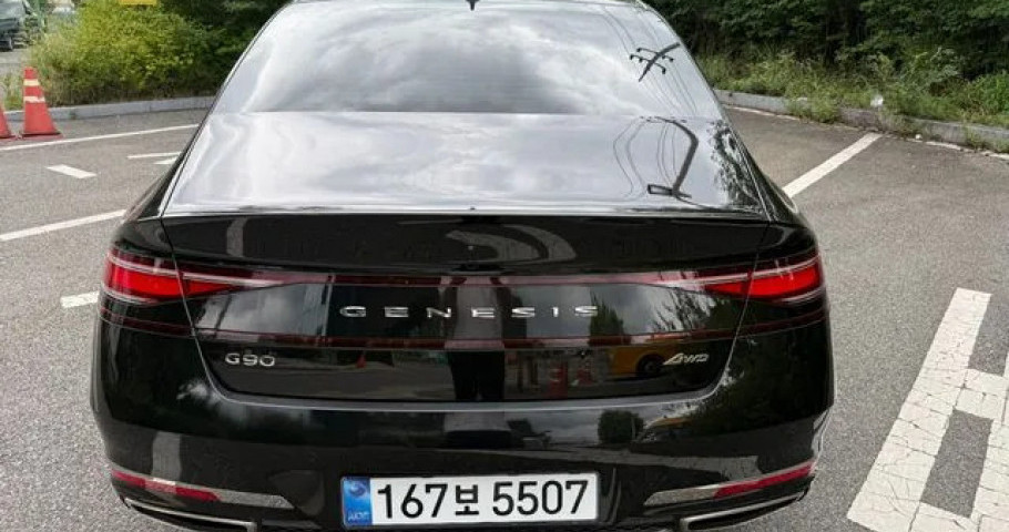 Genesis G90 