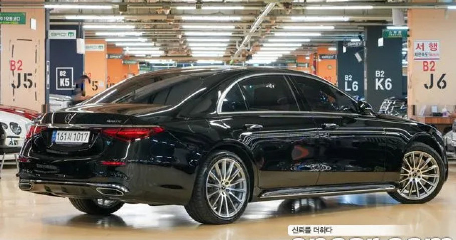 Mercedes-Benz S-Class 