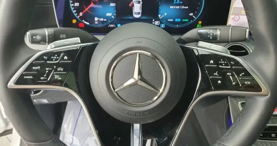 Mercedes-Benz E-Class 