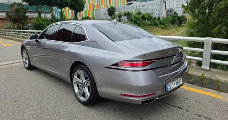 Genesis G90 