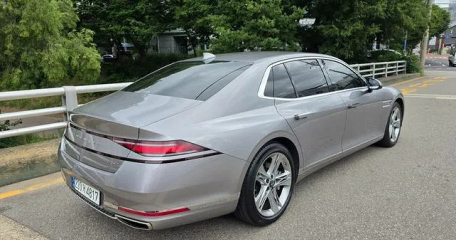 Genesis G90 