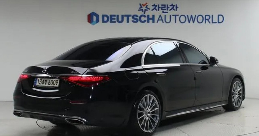 Mercedes-Benz S-Class 
