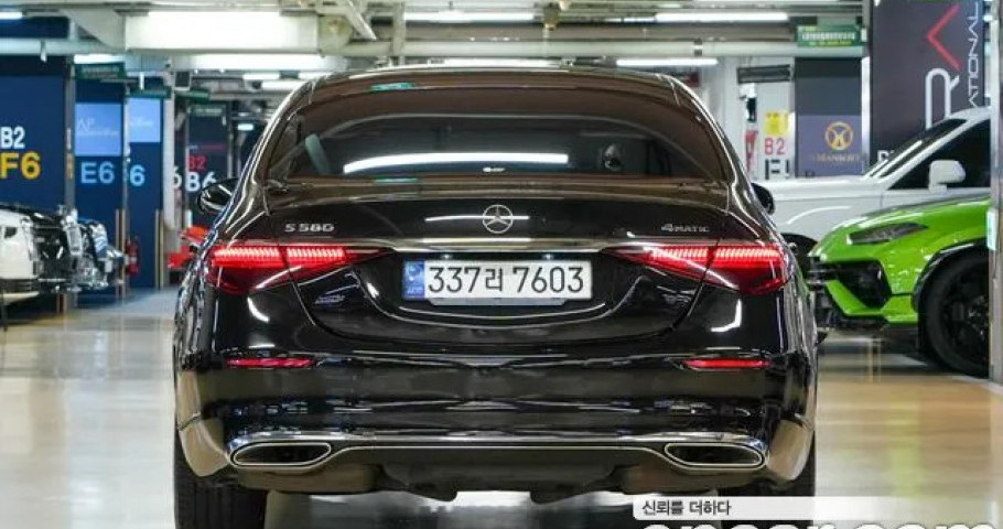 Mercedes-Benz S-Class 