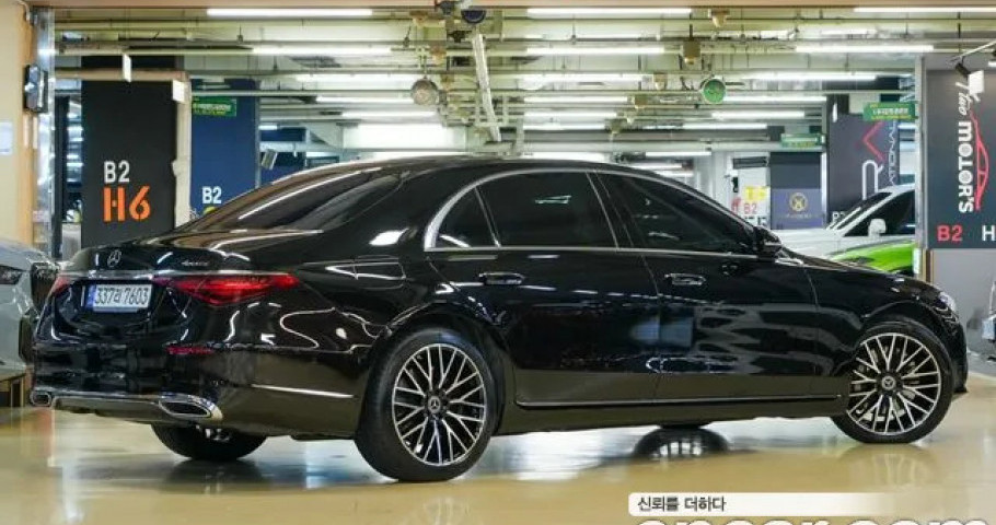 Mercedes-Benz S-Class 