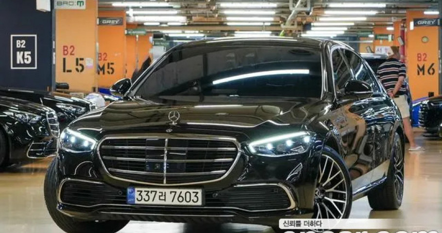 Mercedes-Benz S-Class 