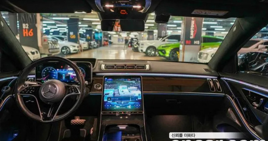 Mercedes-Benz S-Class 