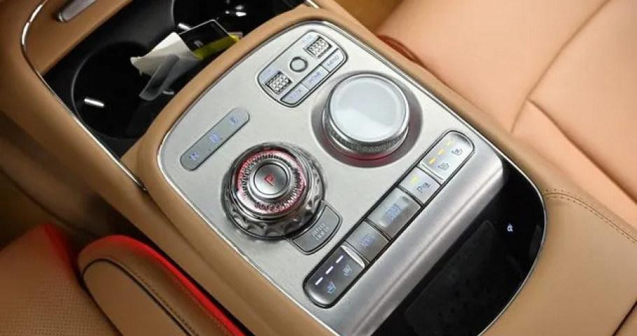 Genesis G90 