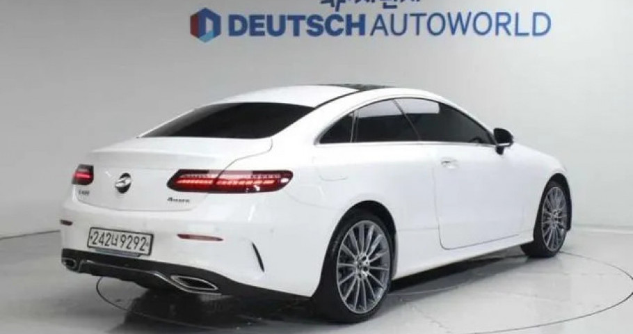 Mercedes-Benz E-Class 