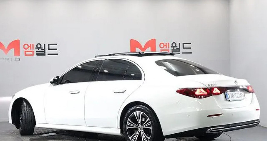 Mercedes-Benz E-Class 