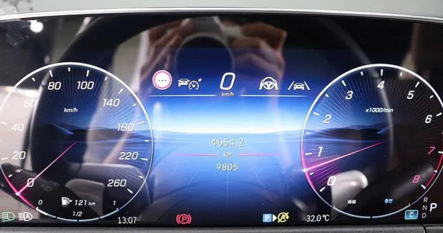 Mercedes-Benz E-Class 
