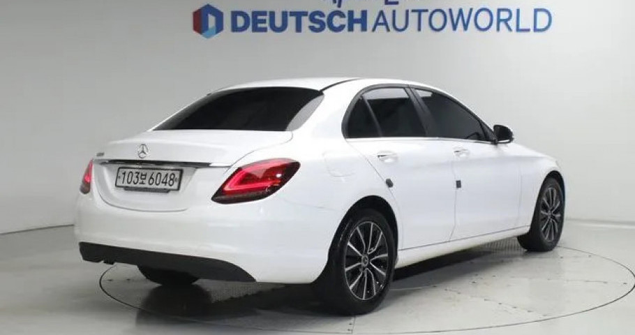 Mercedes-Benz C-Class 