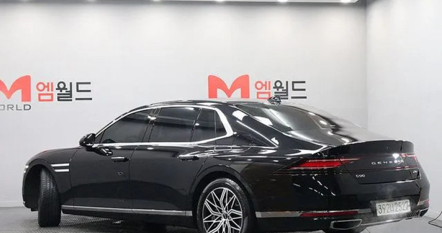 Genesis G90 