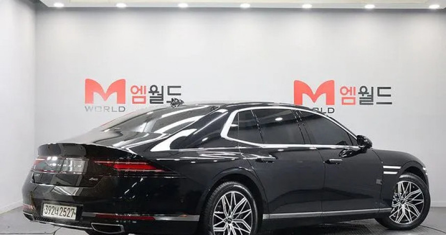 Genesis G90 