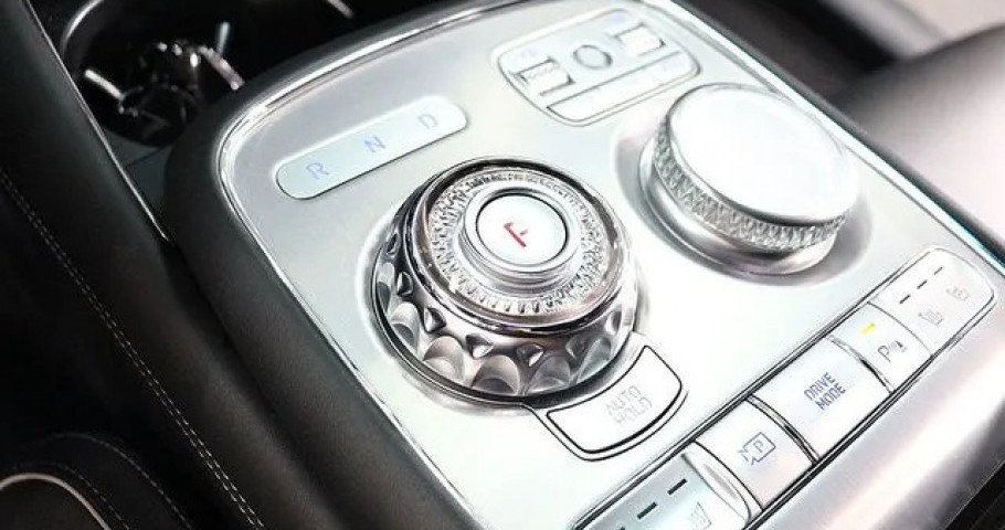 Genesis G90 