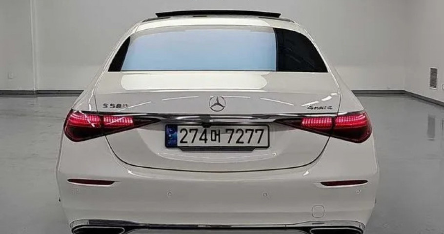 Mercedes-Benz S-Class 