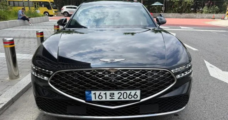 Genesis G90 