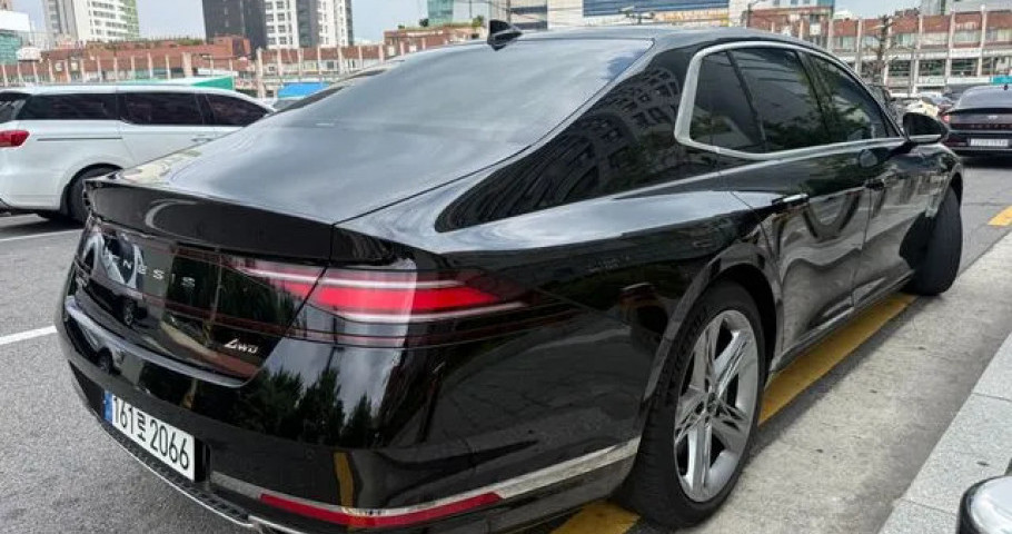 Genesis G90 
