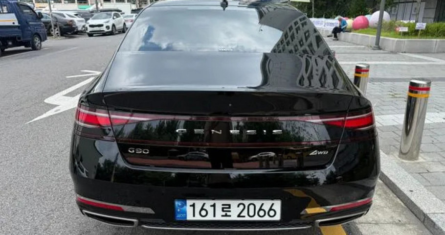 Genesis G90 