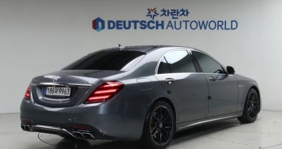 Mercedes-Benz S-Class 