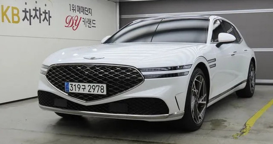 Genesis G90 