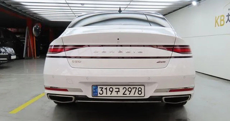 Genesis G90 