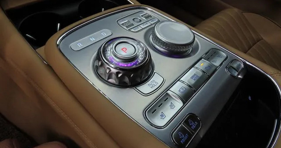Genesis G90 