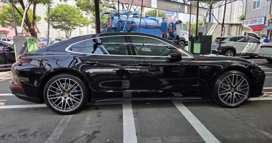 Porsche Panamera 