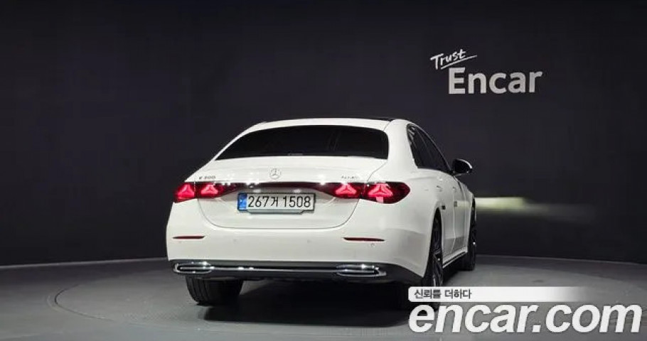Mercedes-Benz E-Class 