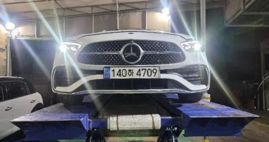 Mercedes-Benz C-Class 