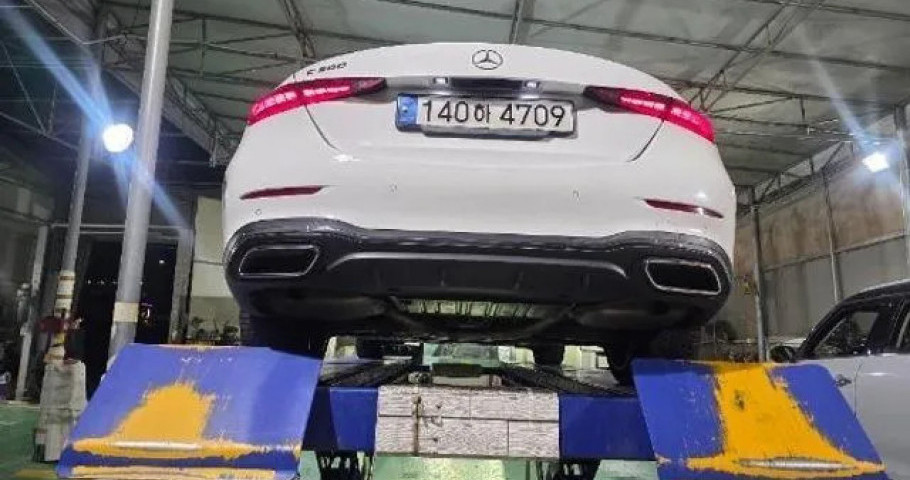 Mercedes-Benz C-Class 