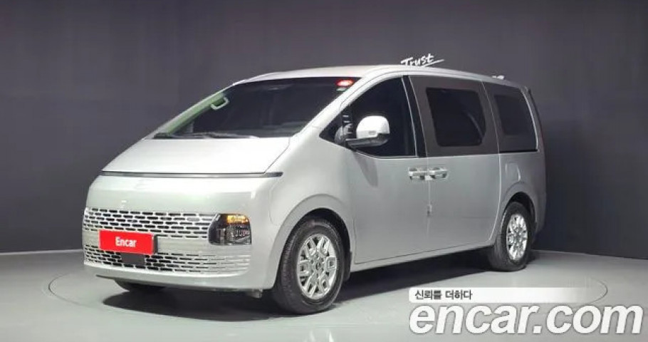 Hyundai Staria 