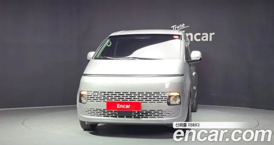 Hyundai Staria 