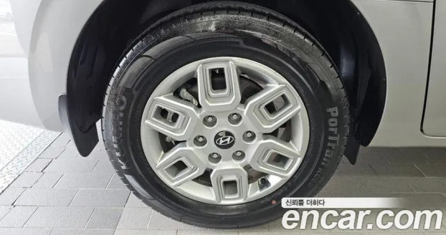 Hyundai Staria 