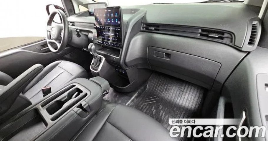Hyundai Staria 