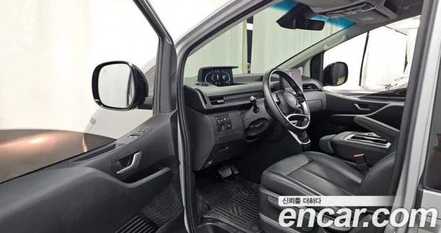 Hyundai Staria 