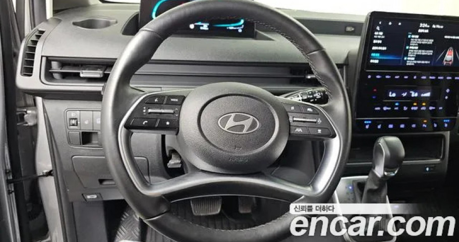 Hyundai Staria 