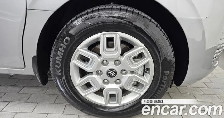 Hyundai Staria 