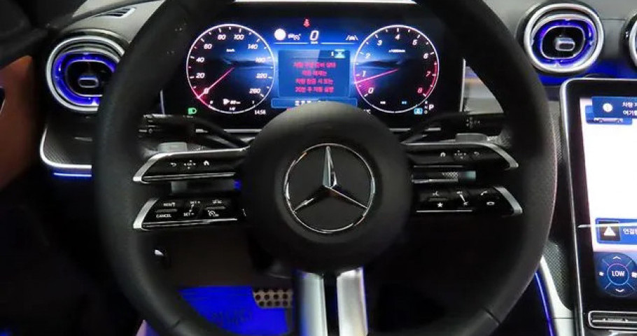 Mercedes-Benz C-Class 