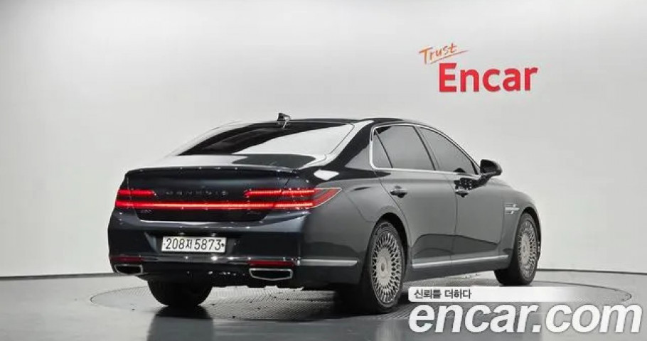 Genesis G90 