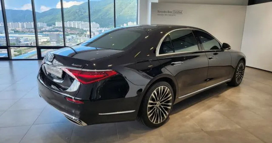 Mercedes-Benz S-Class 