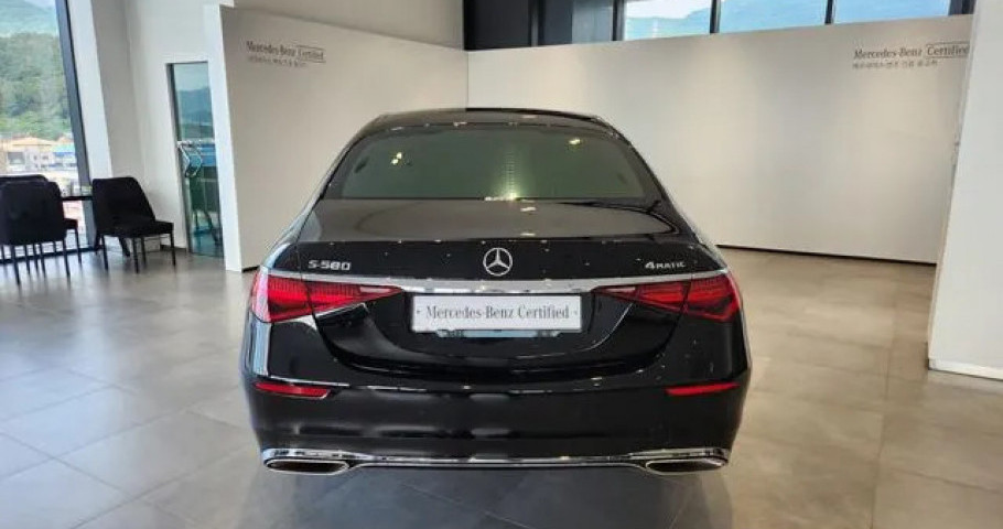 Mercedes-Benz S-Class 
