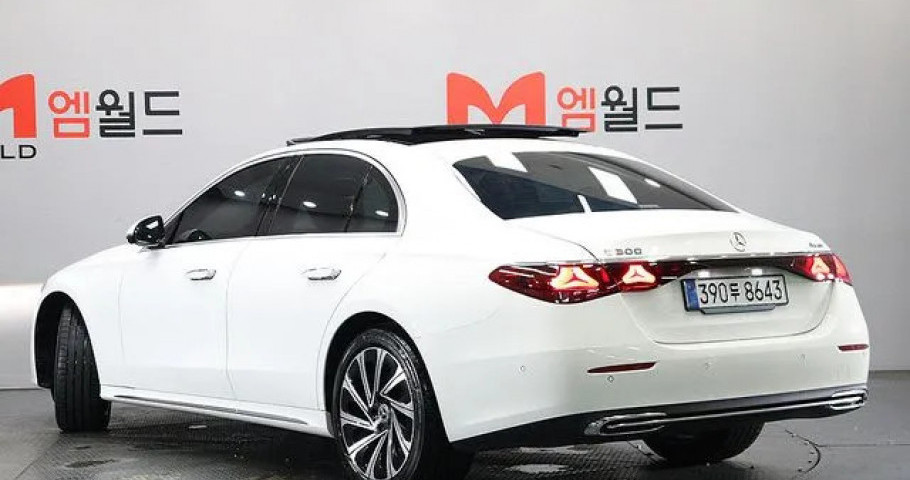 Mercedes-Benz E-Class 