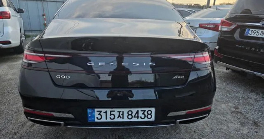 Genesis G90 
