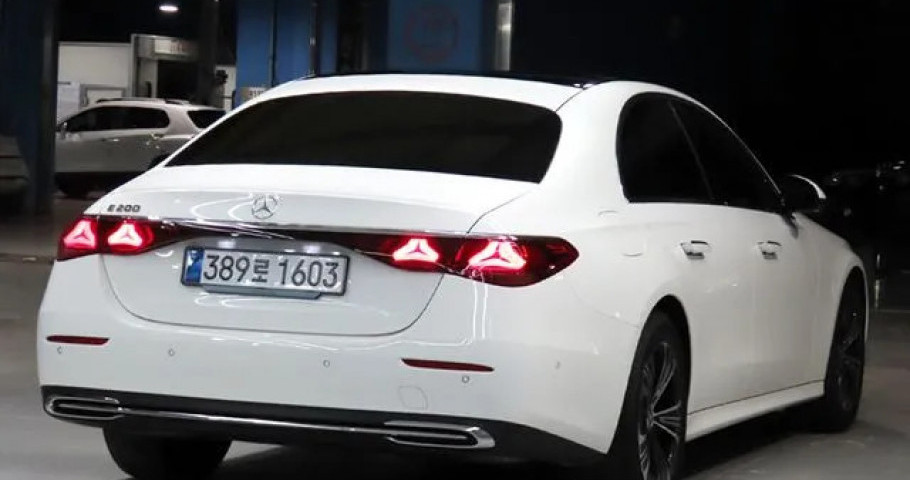 Mercedes-Benz E-Class 