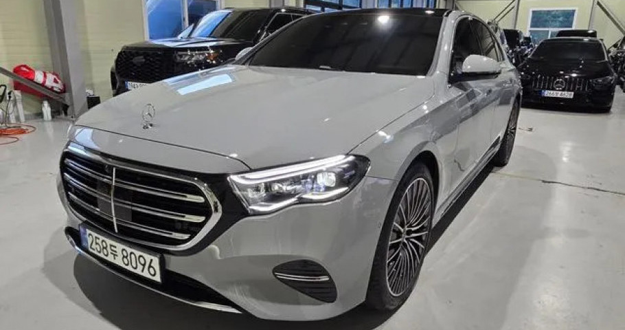 Mercedes-Benz E-Class 