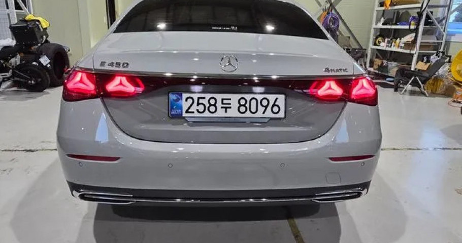 Mercedes-Benz E-Class 