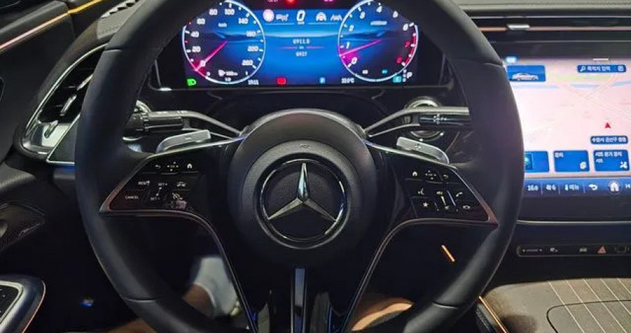 Mercedes-Benz E-Class 