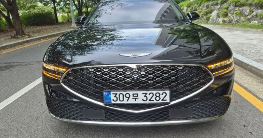 Genesis G90 