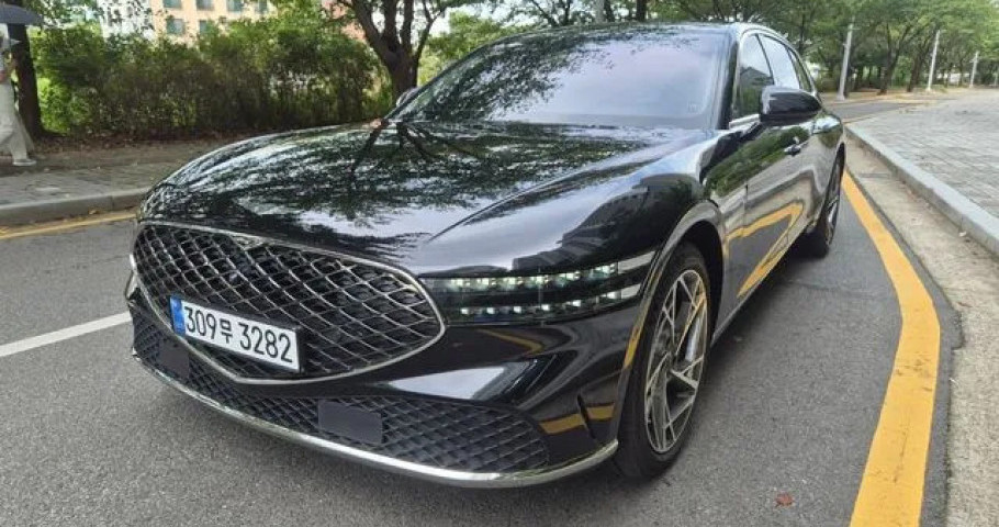 Genesis G90 