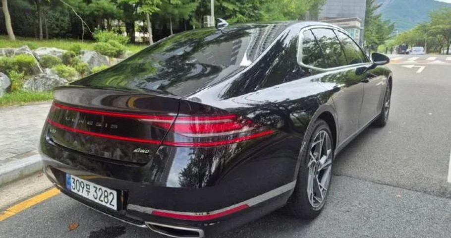 Genesis G90 